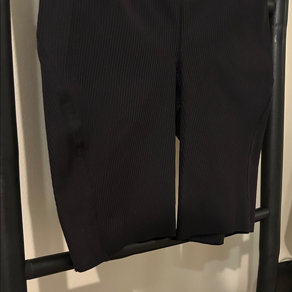 LULULEMON Black Ribbed Biker Shorts - Picture 2 of 4